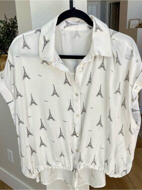 Louise‎ Paris Eiffel Tower Button Down Blouse White Short Sleeve High-Low Hem